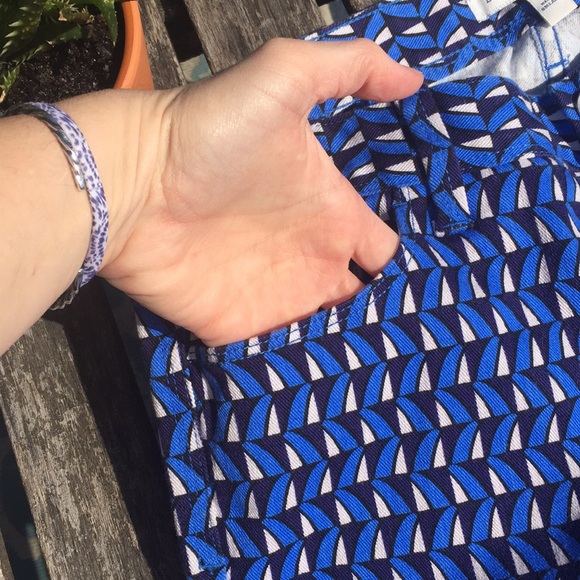 ⭐️HP⭐️Geometric Print Jeans 👖 - Picture 3 of 8